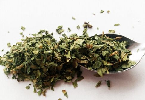 Para prostatite, você pode usar aipo seco como tempero.