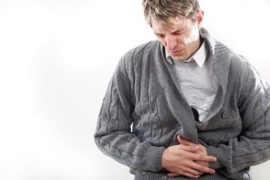dor na parte inferior do abdômen em um homem com prostatite